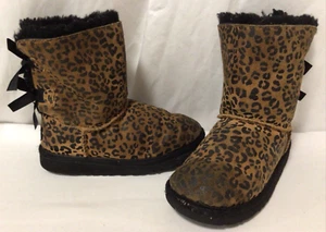 UGG Bailey Bow II 1008217K  Kids Boot Size 1/EUR 31 Cheetah Print  UK 13…...L1 - Picture 1 of 10