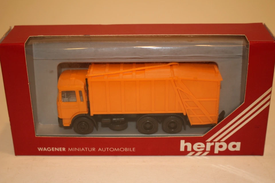 Herpa M.A.N. Garbage Refuse Truck 1:87 Scale Boxed - Image 1 of 4