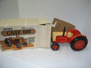 1/16 CASE 600 SPECIAL EDITION NIB 1985 vintage - Picture 1 of 2