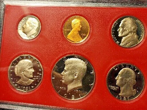 1981 ty1 Proof Set U.S. Mint Original Government Packaging OGP Collectible JRTB2 Cover