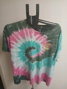 Camiseta teñida con corbata Brew Thru Outer Banks Coolest Convenience Store talla XL - Imagen 1 de 7