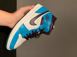 Size 8.5 - Jordan 1 Mid Hornets 2018 - Picture 1 of 9