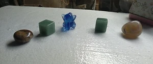 Set Of 5 Crystal: 1 Blue Sodalite Pokemon 2 Lt Green Cubes + 2 Med Agate Tumbles - Picture 1 of 8