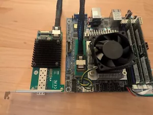 Gigabyte ITX Server Mainboard 10g SFP+ X520-DA1 IPMI AMD EPYC 4x2,7Ghz 64GB RAM - Bild 1 von 2