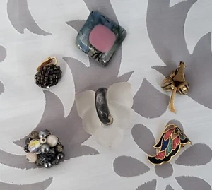 Vintage SINGLE Clip Earring Lot Crafts Wear 5 Pieces Retro Mid Century 1990's - Picture 1 of 2