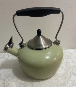 Chantal Classic Stovetop Tea Kettle Green Whistling Teapot 3 qt. - Picture 1 of 9