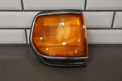 Luz de señal de giro montada en el guardabarros del pasajero derecho Toyota LandCruiser 1991-1998 Foto 1 de 4