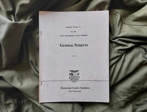 Libro de Temas Generales Técnicos Universitarios ATC Fuerza Aérea Vietnam Años 60 De Colección - Imagen 1 de 8