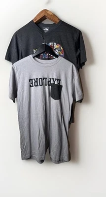 Lote de 2 camisetas The North Face slim fit grande pacote de revendedor médio - Imagem 1 de 4