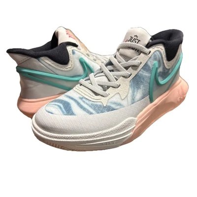 Nike Kyrie 8 GO (PS) 'Chinese New Year' Sneaker Kids 12.5 Photon Dust DQ8077-002 Foto 1 de 4