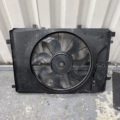 Оригинальный вентилятор радиатора Mercedes Benz. 3135104226 0130308401 нуждается в ремонте см. фото - Изображение 1 из 4