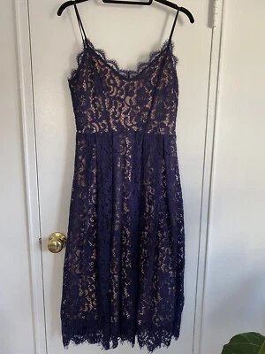 Vestido midi H&M corte laser alça espaguete renda tamanho 6 novo com etiquetas azul marinho - Imagem 1 de 4