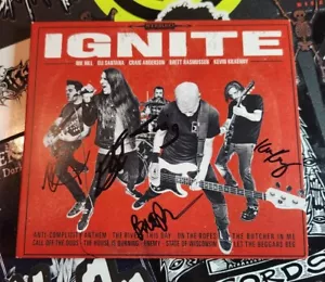 CD autografato firmato omonimo da IGNITE da tutti! - Foto 1 di 3