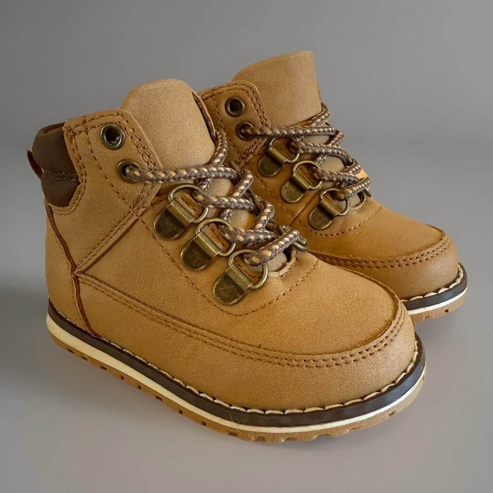 Botas para niños pequeños con cremalleras - Excelente estado - Talla 5 niño pequeño Foto 1 de 4