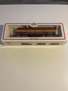 Model Power HO Scale Southern Pacific Diesel Locomotive #6054 – Metal Chassis - Picture 1 of 2