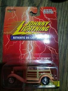 JOHNNY LIGHTNING Dan Fink's Speedwagon WOODY WAGON ORANGE DIE-CAST 1999 - T16 - Picture 1 of 1