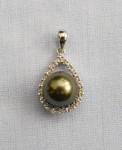 STUNNING OP 9CT WHITE GOLD GREEN PEARL + 20 DIAMOND PEAR SHAPED PENDANT - 1.9g - Picture 1 of 18