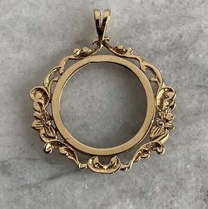 Half Sovereign Mount Ornate Framed Pendant 9ct 375 Yellow Gold - Picture 1 of 7
