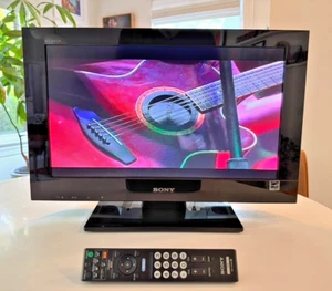 Sony Bravia KDL-22BX300 22" 720p HD LCD Television w/ Remote Gaming MINT! - Picture 1 of 14