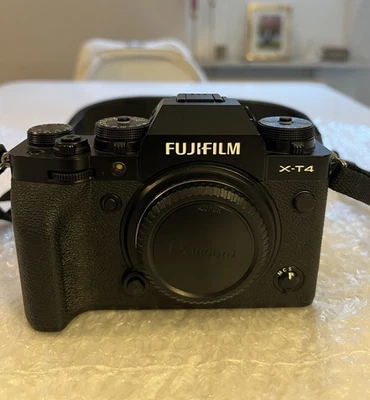 Fujifilm X-T4 26,1 MP Spiegellose Systemkamera, Schwarz, Gehäuse - Bild 1 von 4