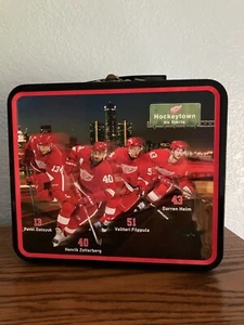Detroit Red Wings Hockeytown Brotdose - Zetterberg/Datsyuk/Lidstrom usw. - Bild 1 von 6