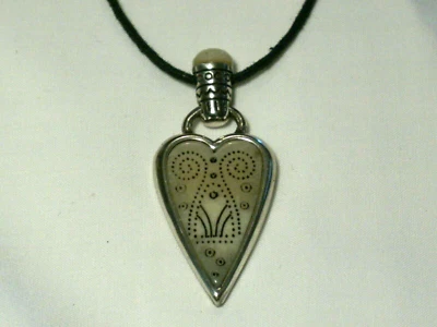 Brighton Color Argento, Lucite Cuore Ciondolo Nero Collana IN Corda - Immagine 1 di 4