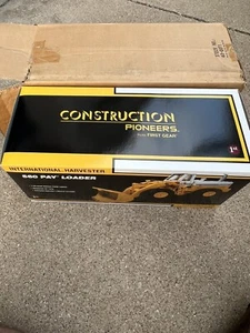 International IH 560 Pay Loader First Gear 1:25 Scale MIB With Outer Box - Picture 1 of 18