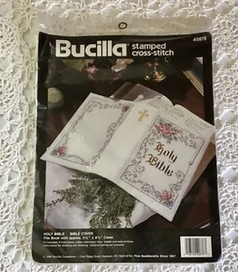 Bucilla Santa Biblia/Biblia Cubierta Estampada Punto de Cruz Kit 40876 1994 De Colección Nuevo de Lote Antiguo - Imagen 1 de 8