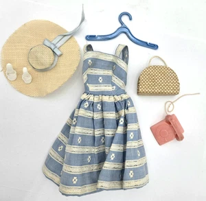 De Colección Barbie Suburban Shopper 1961 Conjunto 969 VHTF Sombrero Zapatos Cartera Teléfono LEER - Imagen 1 de 8