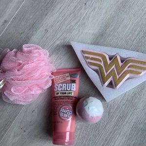 Soap&Glory Scrub Of Your Life Bath Bombs & Sponge - Picture 1 of 12