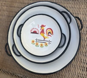 Set of 3 Nesting Rare Vintage Decorative Enamel Graniteware Pans With Rooster - Picture 1 of 7