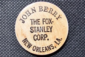 Vintage Holz Nickel John Berry Fox-Stanley Corp New Orleans LA. Schwarz - Bild 1 von 2