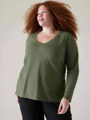 Athleta PLUS 1X Outbound V-neck Top, Deep Fern Green Long Sleeve Cotton T-Shirt - Image 1 of 4