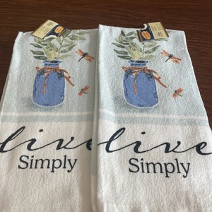 Nuovo con etichette ~ Due asciugamani da cucina ~ live Simply ~ felci e libellula ~ 15 x 25" cotone - Foto 1 di 9