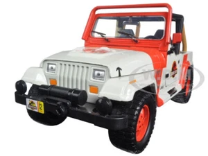 1992 JEEP WRANGLER WHITE & RED "JURASSIC WORLD" MOVIE 1/24 DIECAST JADA 97806 - Picture 1 of 6