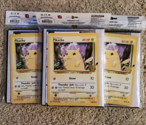 (3) Raccoglitore Pokemon 25° Anniversario Primo Partner da Collezione IN MANO Pikachu - Foto 1 di 1