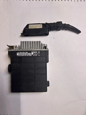 Mercedes-W124 1991 300D 2,5 5 cilindros diésel bajo capó Bosch ECU Foto 1 de 4