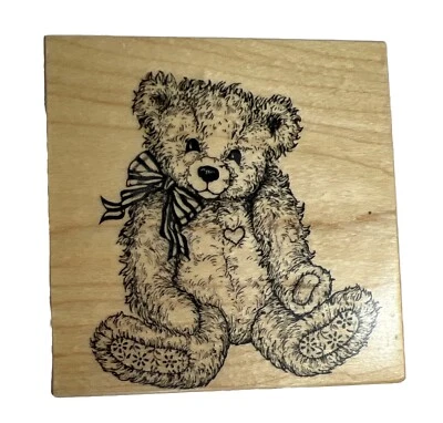 Oso de peluche PSX G-1174 con corazón y arco montado en madera sello de tinta de goma de 3” 1995 Foto 1 de 4