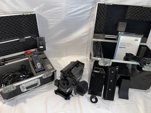 Cámara de cine digital Arri ALEXA PLUS 4:3 con EVF-1, estuches y accesorios 985 horas - Imagen 1 de 9