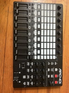 Akai APC40MKII with hard cover - Picture 1 of 3