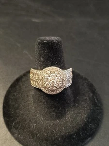 Bellissimo anello in argento sterling 925 CN misura 6,75 - Foto 1 di 9