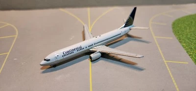 SJCOA155 CONTINENTAL 737-900 (REG. N30401) 1:500 SCALE DIECAST METAL MODEL - Image 1 of 4