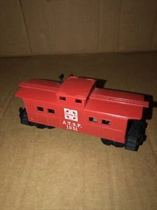 Life Like HO Scale AT & SF  Santa Fe 1951  Railroad Caboose - Picture 1 of 6