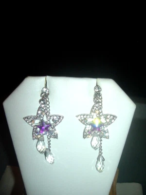 银水晶星星可拆链珠饰贝西·约翰逊穿孔耳环 — 第 1/4 张图片