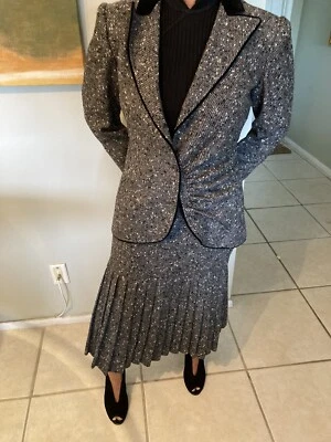 Conjunto de falda y chaqueta Valentino Foto 1 de 4