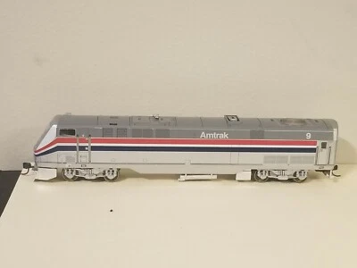 Walthers HO Amtrak Engine #9 - Image 1 of 4