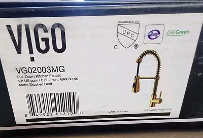 Grifo de cocina preenjuague de un solo orificio Gold Brant Vigo VG02003MG Foto 1 de 4