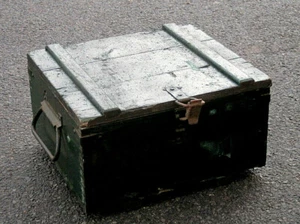 Caja de madera cofre de madera taburete mesa caja de vinos RDA NVA caja de armas munición NVA - Imagen 1 de 6