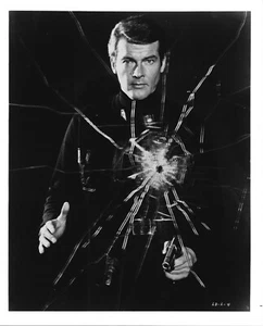 Roger Moore 8x10 photo F948 James Bond - Picture 1 of 1