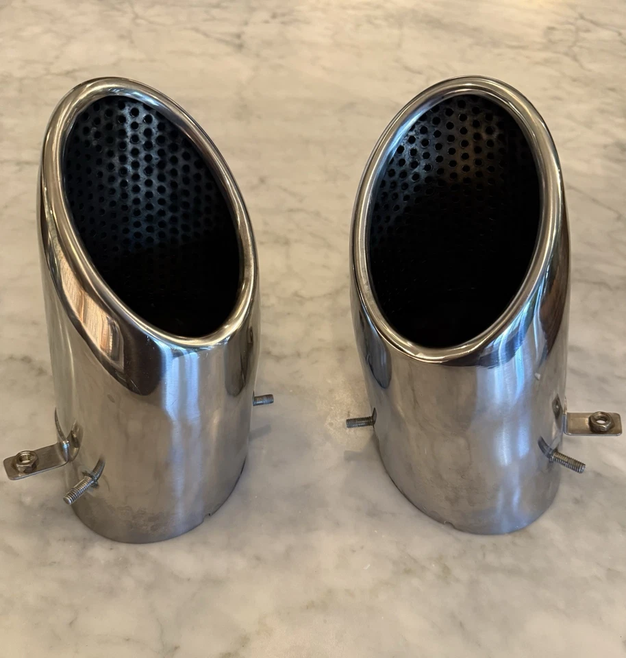 Aston Martin DB11 OEM Chrome Tailpipe Finishers Foto 1 de 4